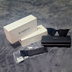Givenchy Classy Black Sunglasses